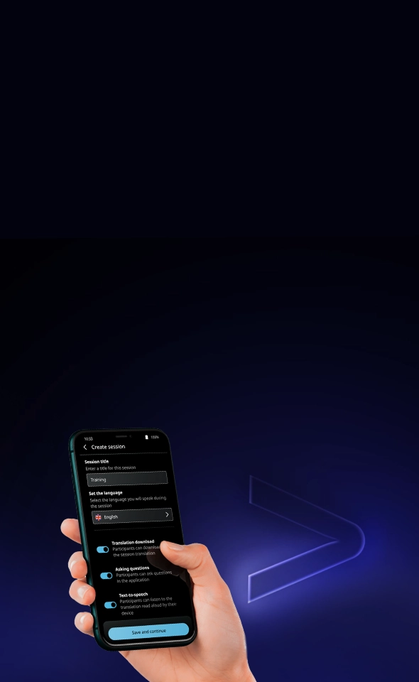 Eine Hand, die ein Smartphone hält, auf dessen Bildschirm der Bildschirm „Sitzung erstellen“ der Vasco AUDIENCE-App zu sehen ist. Die Benutzeroberfläche im dunklen Design zeigt den Sitzungstitel „Training“, die Spracheinstellung „Englisch“ sowie aktive Schaltflächen für den Übersetzungsdownload, das Stellen von Fragen und die Text-to-Speech-Funktion über einer cyanfarbenen Schaltfläche „Speichern und fortfahren“. 